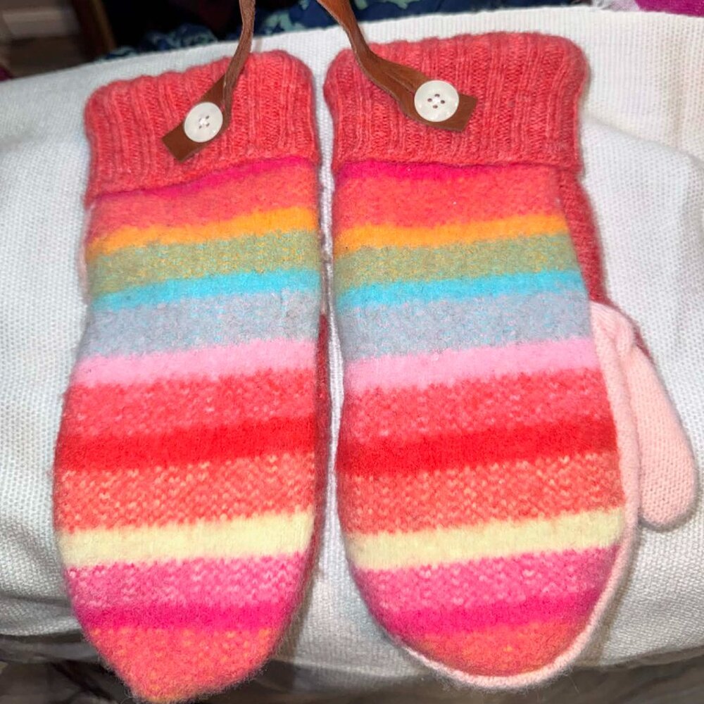 Cute Buttons w/ Leather Strap Warm Soft Squishy  Mittens